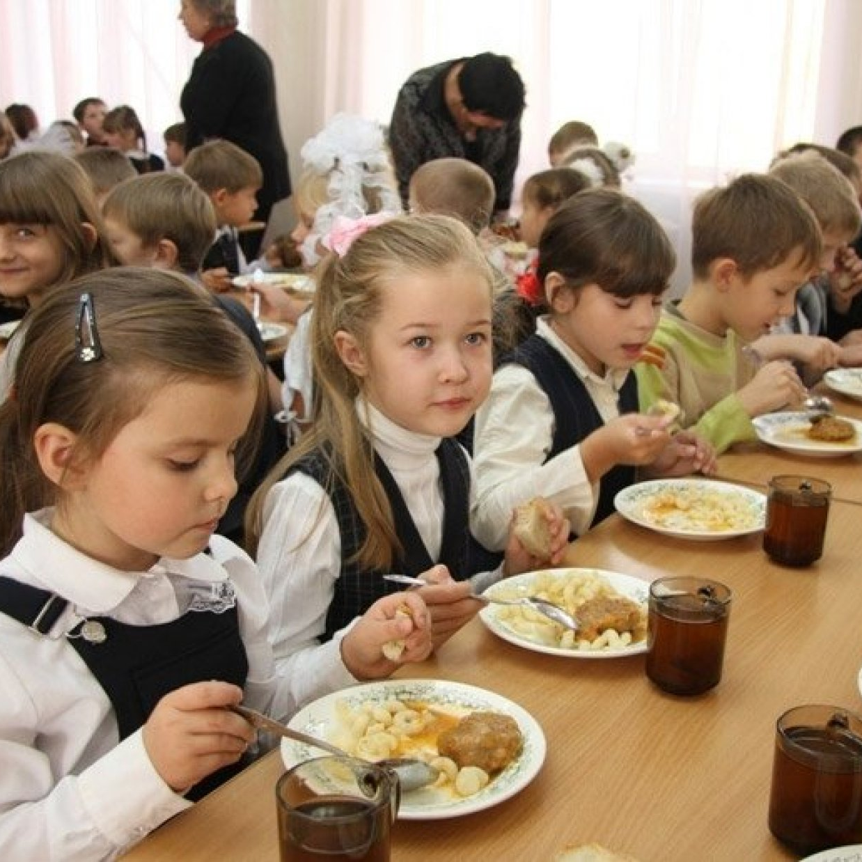 КСП в рамках контрольного мероприятия проводит анкетирование по вопросам организации школьного питания
